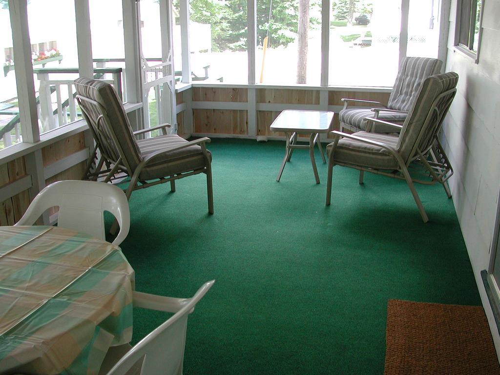 Birch Cliff Lodge On Baptiste Lake Highland Grove Oda fotoğraf