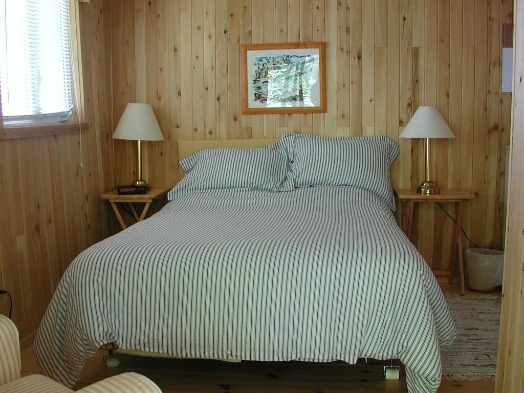Birch Cliff Lodge On Baptiste Lake Highland Grove Oda fotoğraf