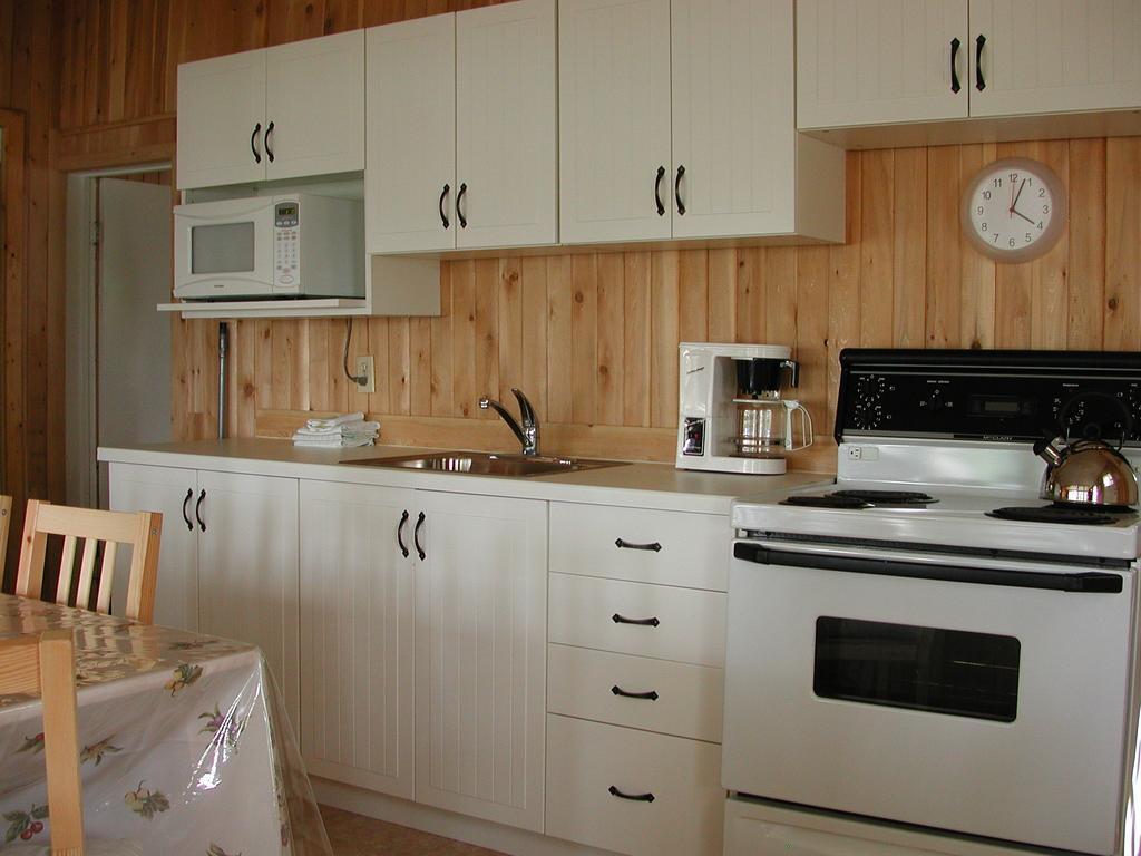 Birch Cliff Lodge On Baptiste Lake Highland Grove Oda fotoğraf
