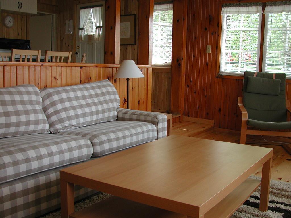 Birch Cliff Lodge On Baptiste Lake Highland Grove Oda fotoğraf